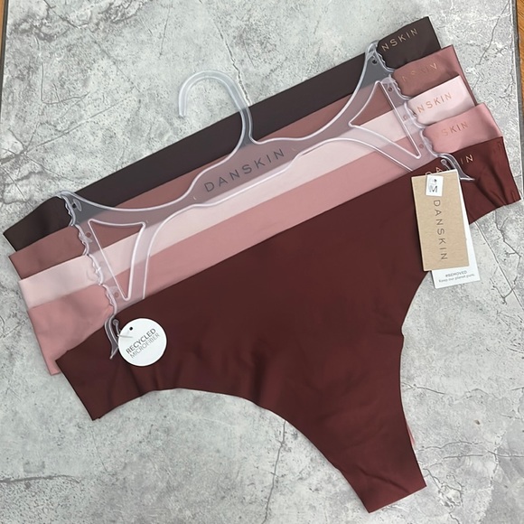 Danskin Intimates & Sleepwear Danskin Womans Med 5 Pack Thongs New